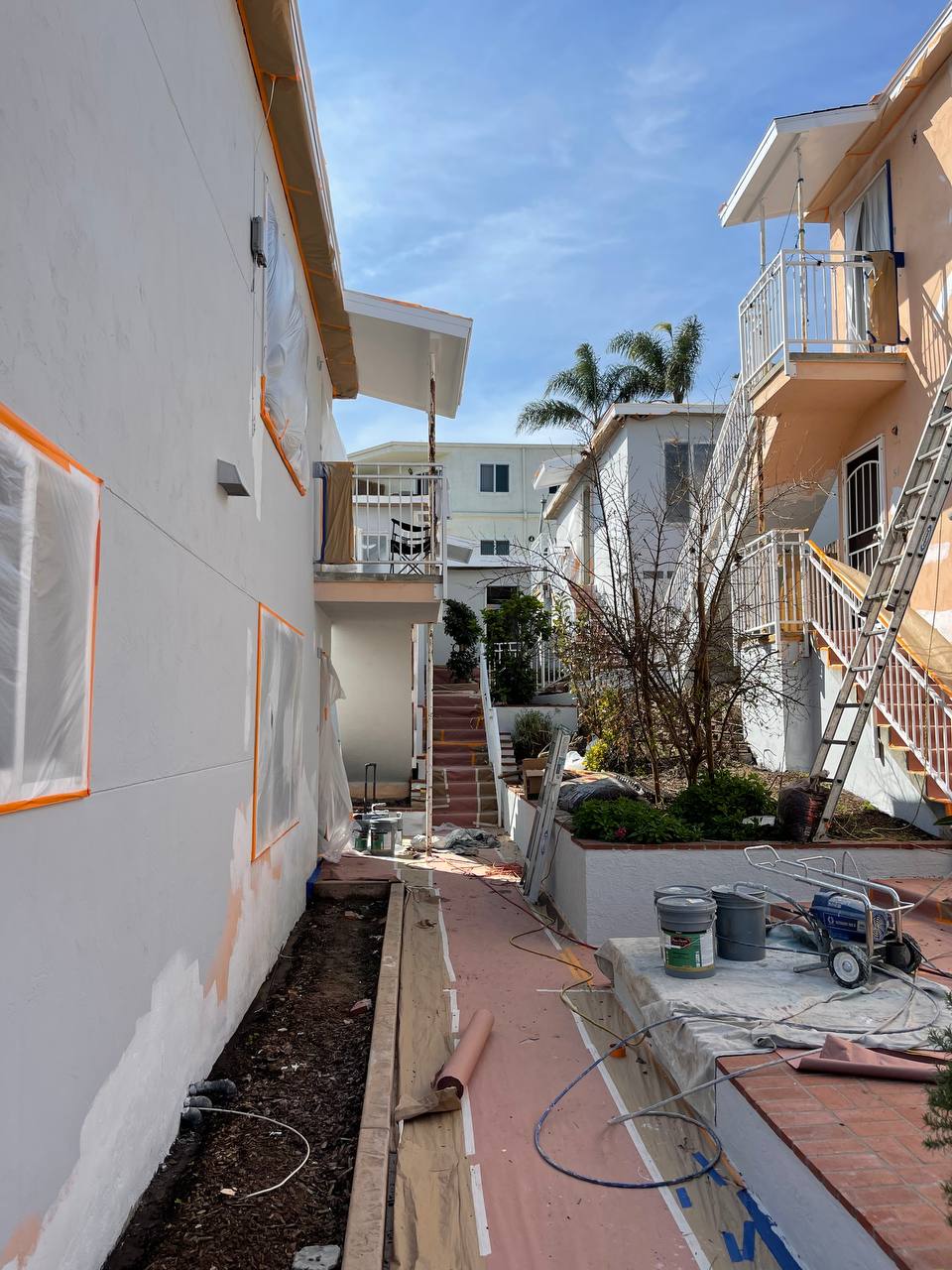 Multi-unit apartment complex exterior repaint, Los Angeles