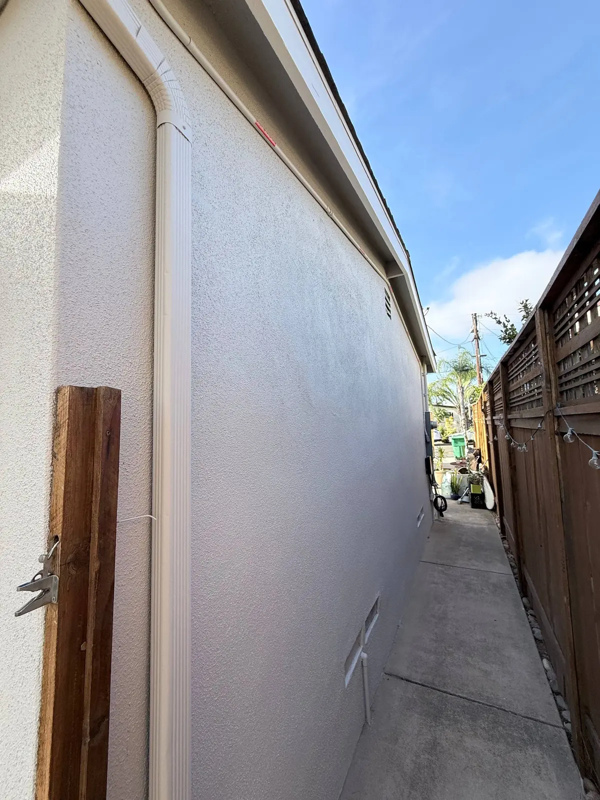 Stucco Wall & Gutter Finish