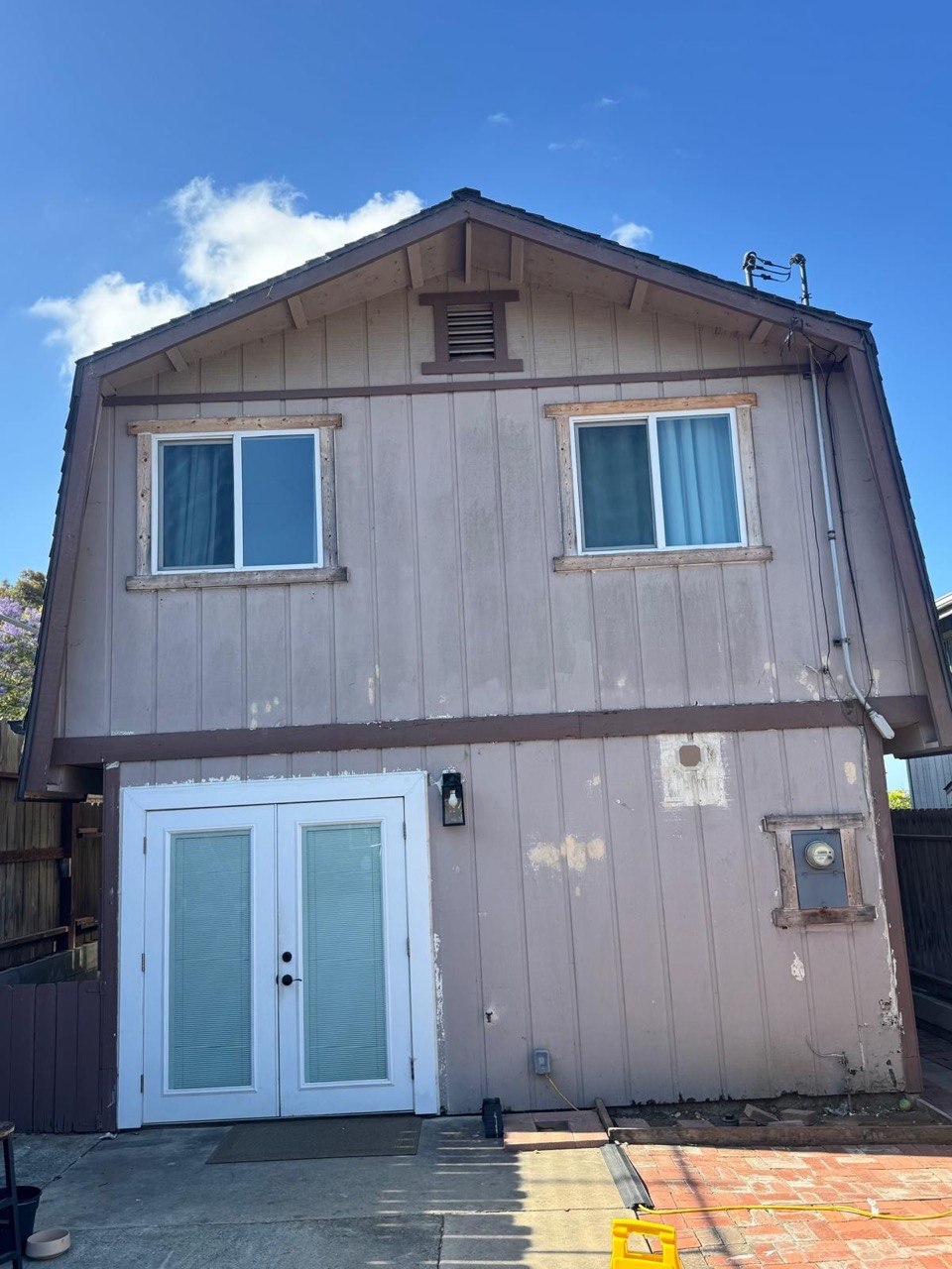 Before: downtown San Diego home with faded peeling exterior and deteriorated siding